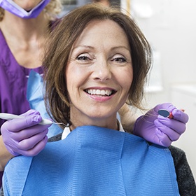 assistant with purple gloves on top of woman's shoulder
