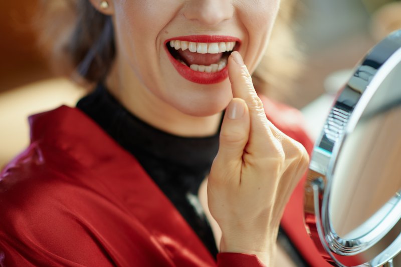 Woman pointing to parts of the mouth